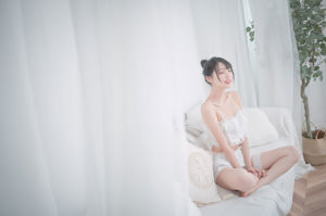 [COS Welfare] Zhou Ji es un lindo conejito - pijama blanco