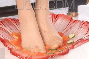 [丽 柜 LiGui] Model Sisi "Fuß auf Gemüse" Foto Bild