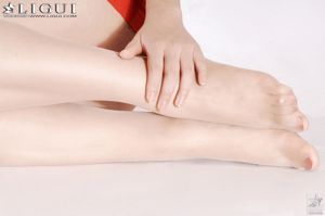 Modelo Wen Jing "Fundo de luxo, temperamento nobre" [丽 柜 LiGui] Foto de belas pernas e pés de jade