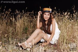 Model Li Lu "Visi Klasik Stocking di Wilderness Building" [丽 柜 LiGui] Foto kaki yang indah dan kaki giok