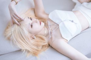 [Net Red COSER Photo] Anime Blogger Nan Tao Momoko - Uniforme blanc