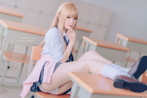 [ภาพถ่าย Net Red COSER] Weibo Girl Paper Cream Moon Shimo-Blonde Uniform