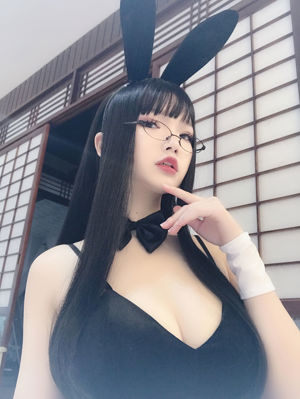 [网 红 Coser] Xueqing Astra "Glasses Rabbit Playing"