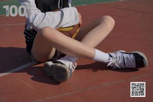 【IESS千一夜】モデルストロベリー「ガールフレンド2とバスケットボールをする」美しい脚のストッキング