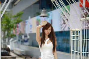 [Taiwan Zhengmei] Zhang Jingjing Arlena "Wuri High Speed ​​Rail Girl ~ Lindas pernas na ponte"