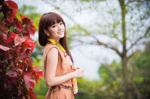 Тайваньская модель Лин Ганъи Диди из коллекции фотографий "Маленькие свежие 3 платья".