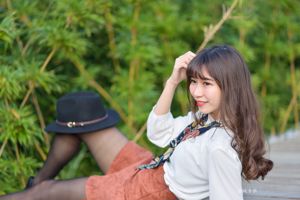 [Taiwan Zhengmei] Topik berjudul "Paviliun Gomei. Fashion" bidikan jalanan dari rok pendek gadis sutra hitam