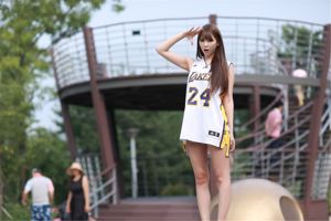 甘い女の子LiEnhuiの「バスケットボールスーツ」の外での撮影