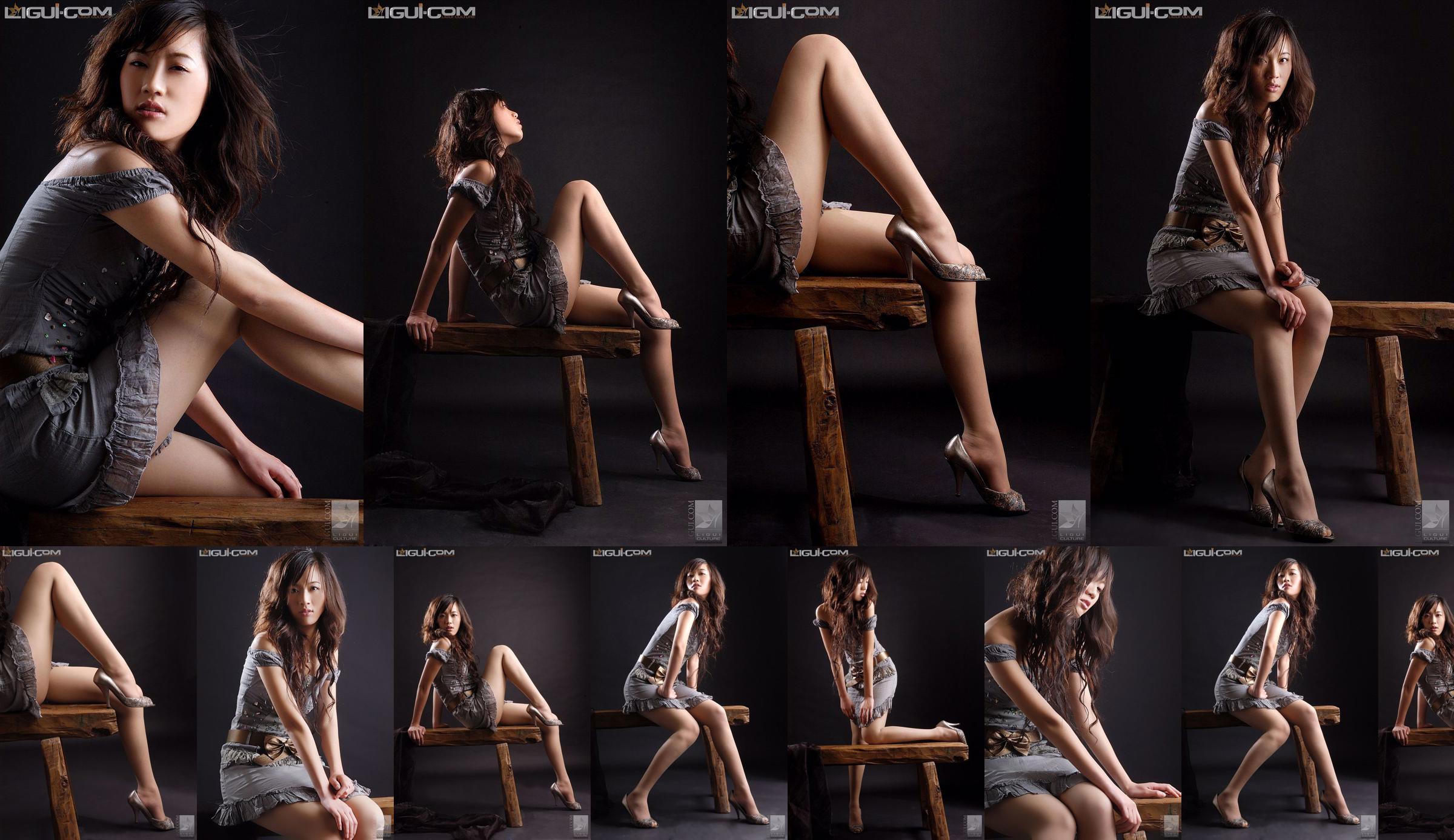 Modello Wang Xin "Yi Ren seduto da solo, begli occhi sfocati" [丽 柜 LiGui] Silk Foot Photo No.a65852 Pagina 2